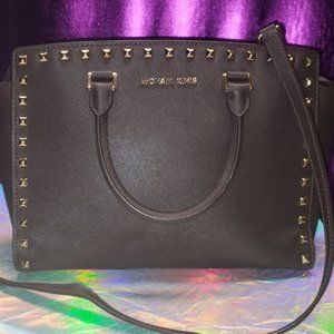 MICHAEL KORS LARGE STUDDED SELMA BAG